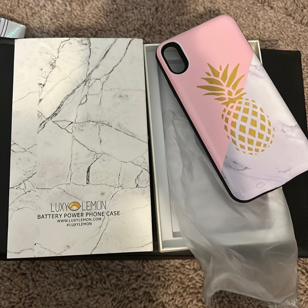 New in box Lucy lemon pineapple battery power phone case